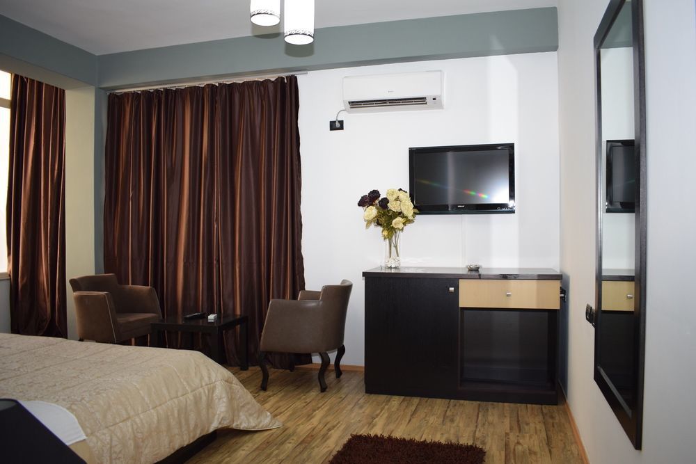 Royal Vila Hotel Tirana Esterno foto