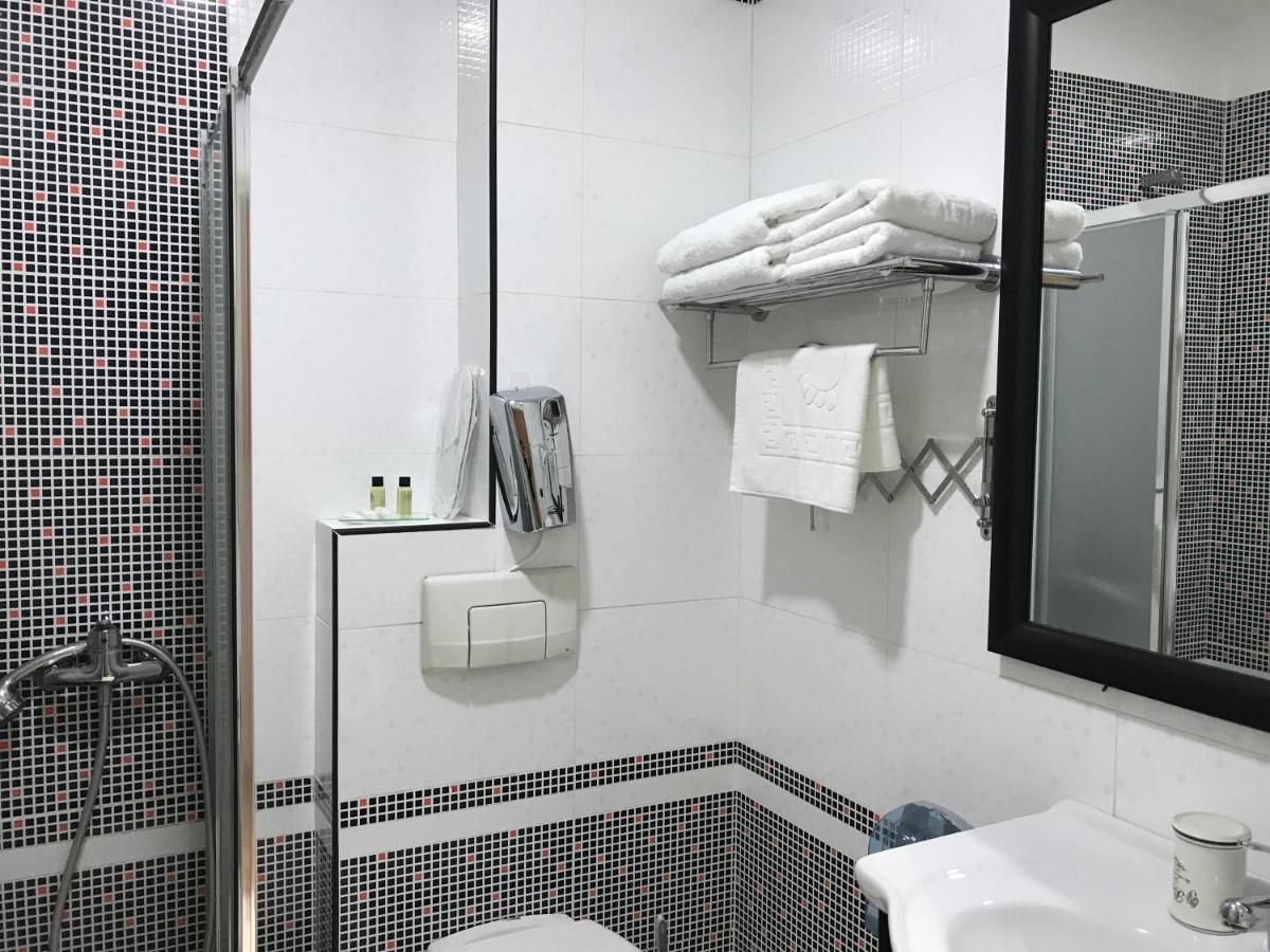 Royal Vila Hotel Tirana Esterno foto