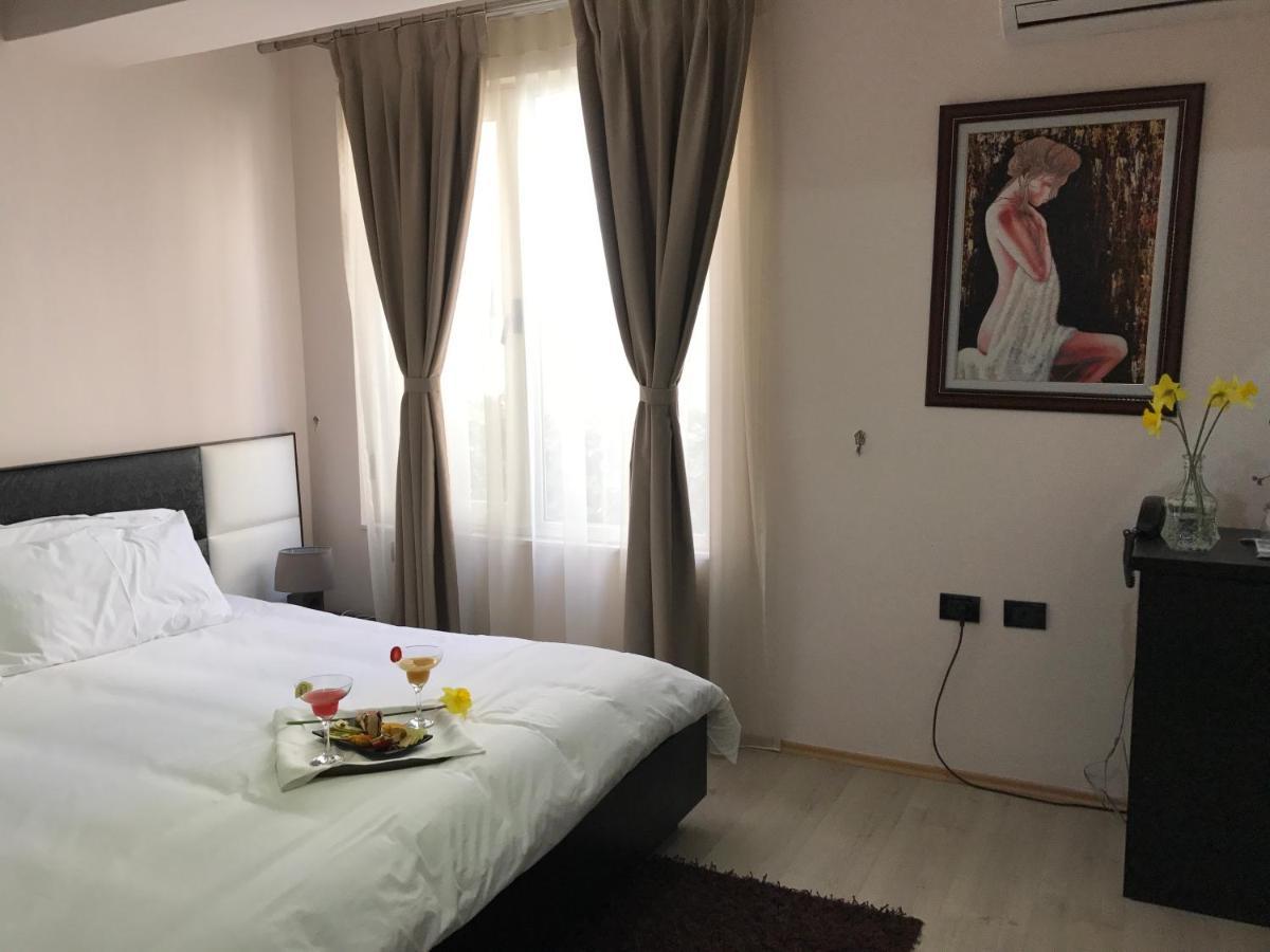 Royal Vila Hotel Tirana Esterno foto