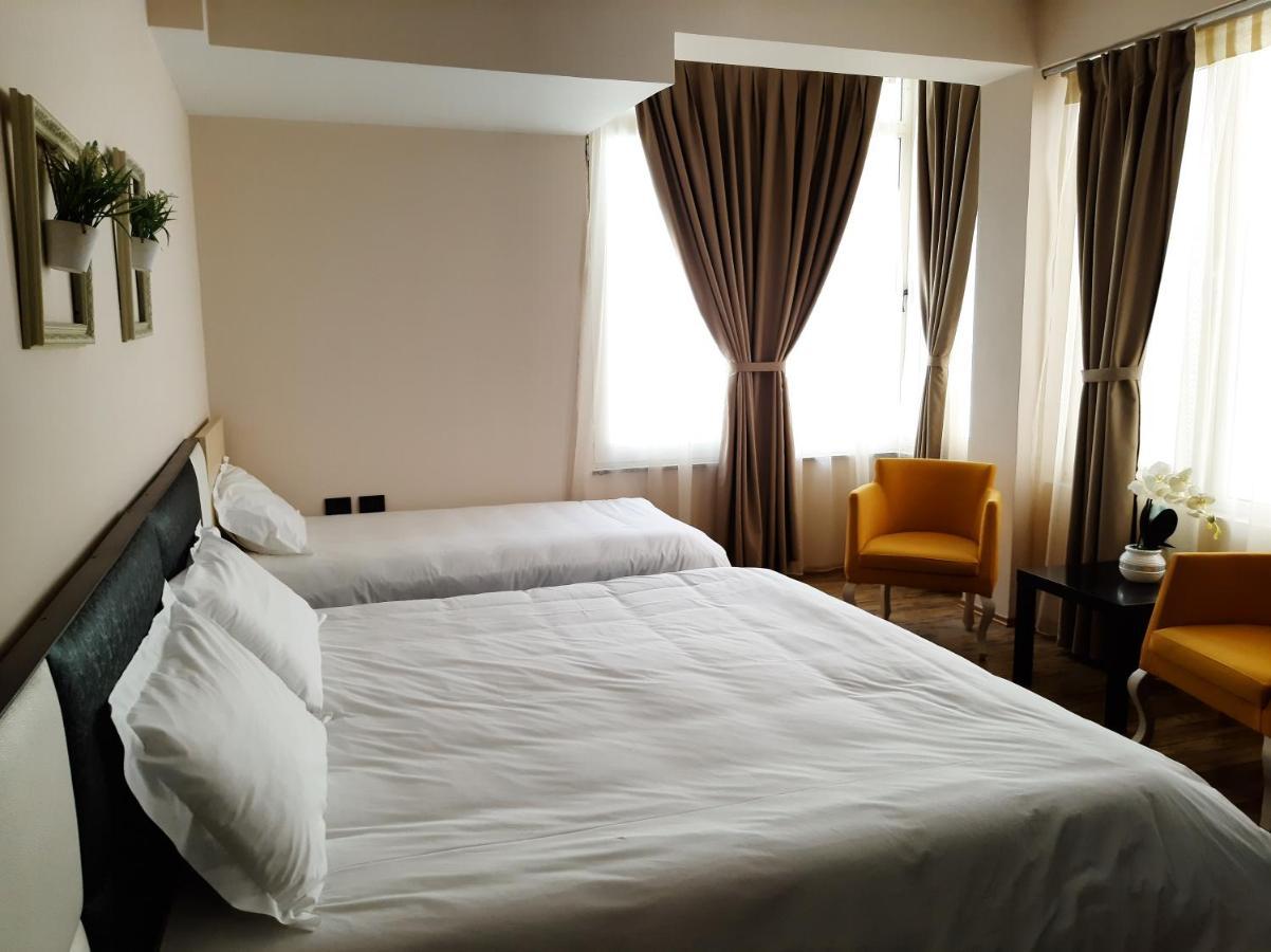 Royal Vila Hotel Tirana Esterno foto